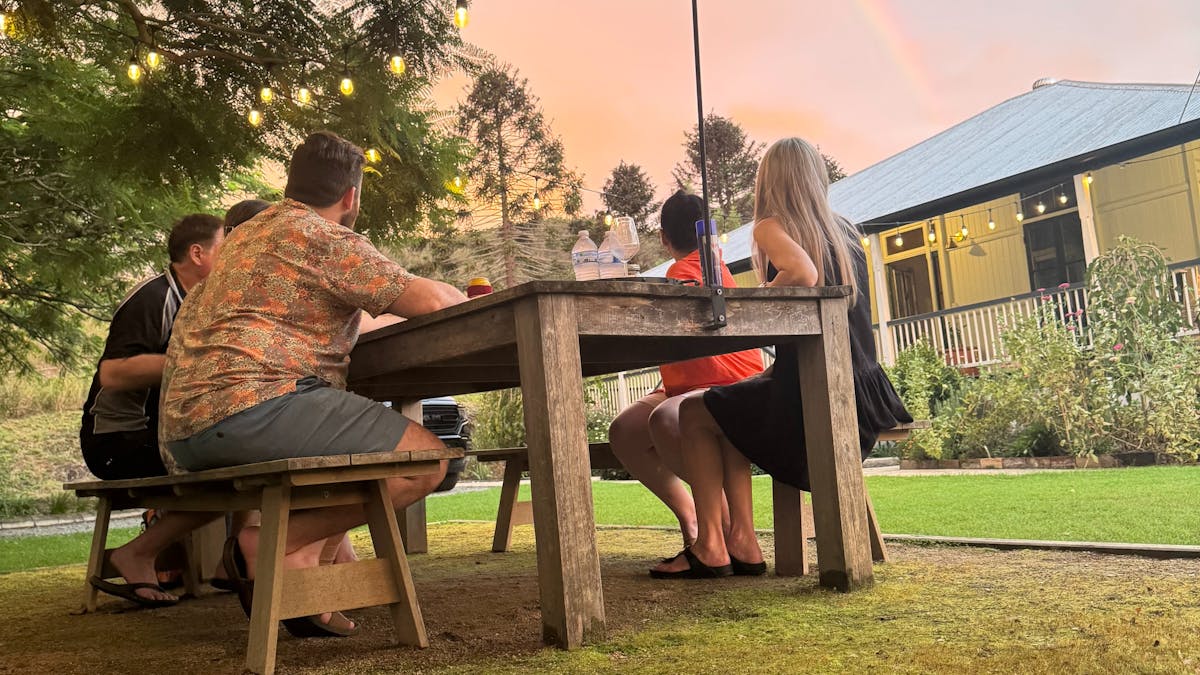 eat out under the stars