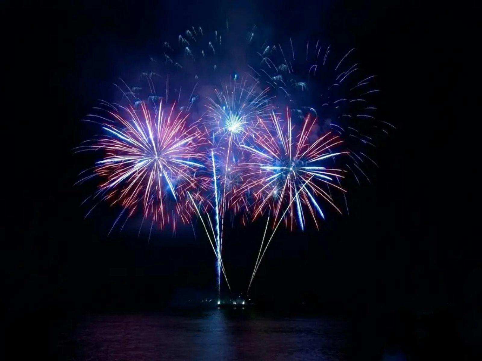 Silvester auf dem Wasser: Sonnenuntergänge, Drinks und Feuerwerk