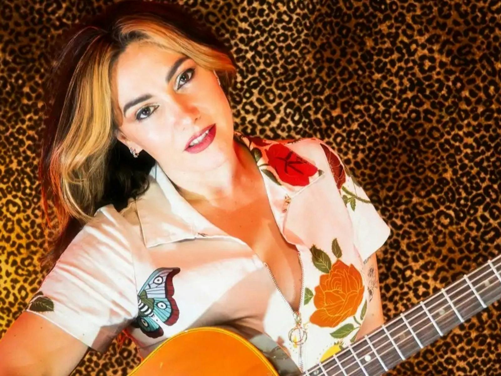 Ella Hooper mit Special Guest Owen Campbell