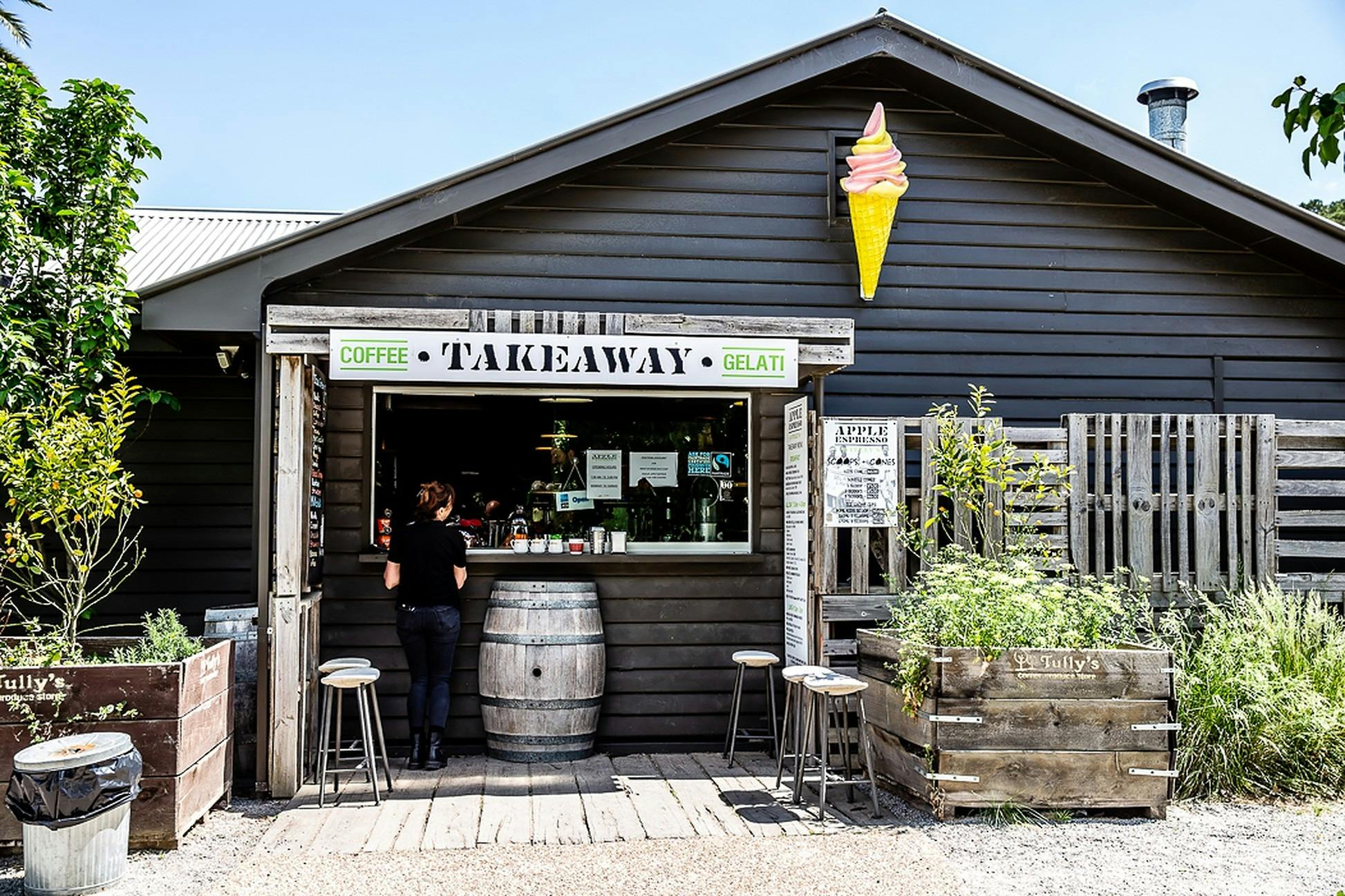 Tully's Cafe