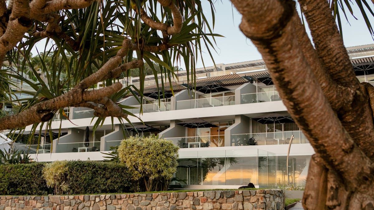 Netanya Noosa - Beachfront hotel Hastings Street