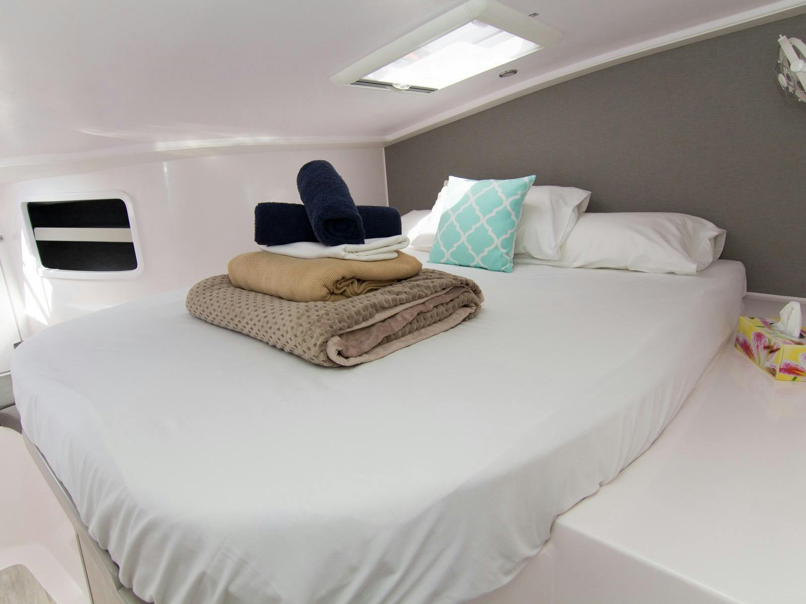 Seawind 1160 Lite - port forward cabin