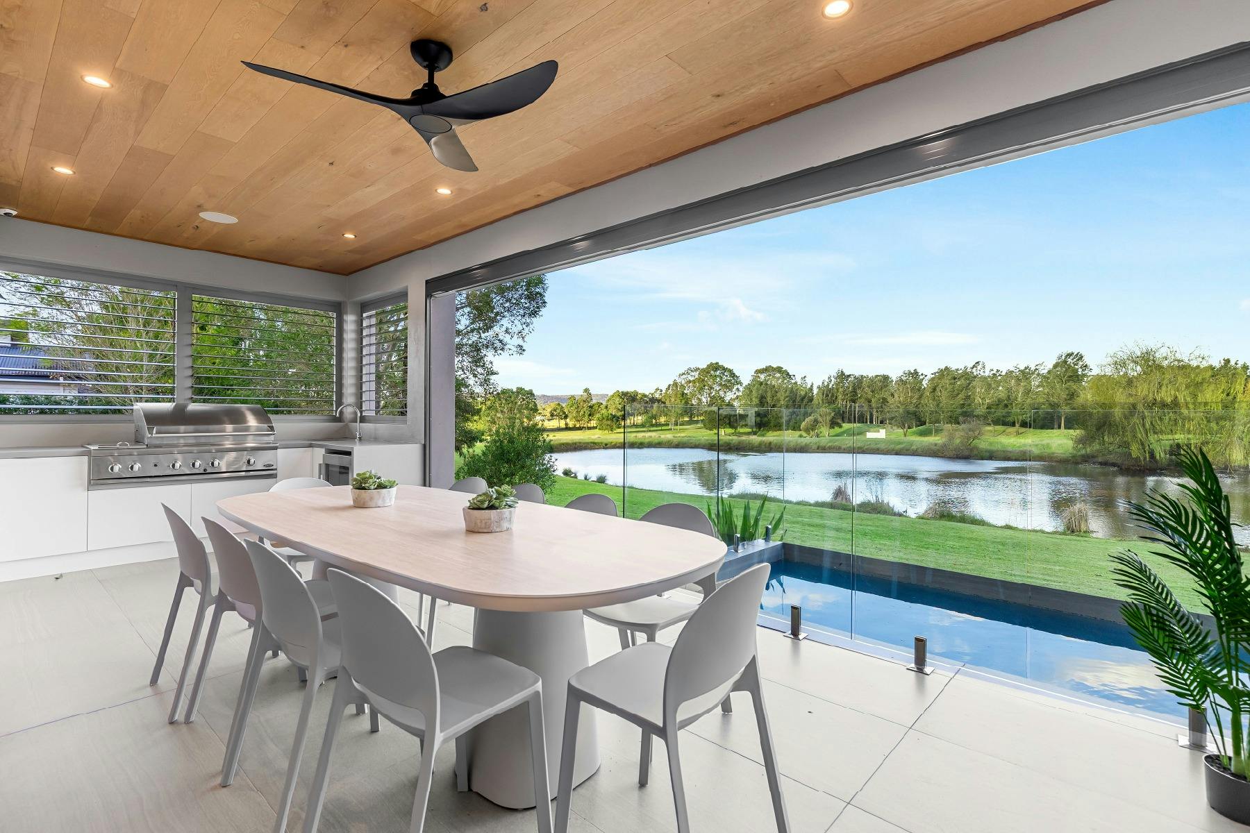 Rosalie Estate alfresco area overlooking pond