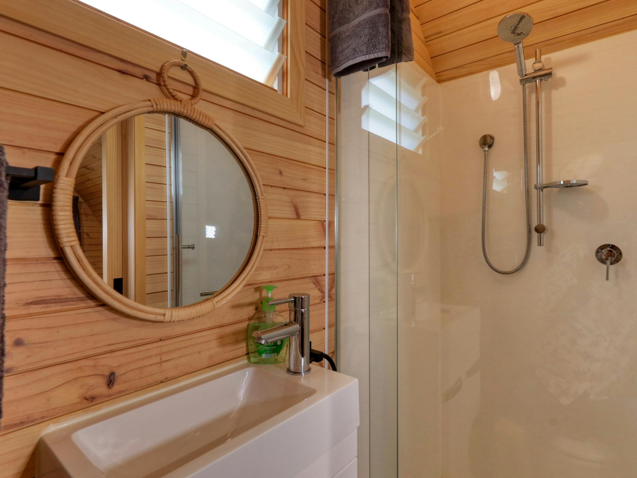 Park Pods - ensuite - large shower