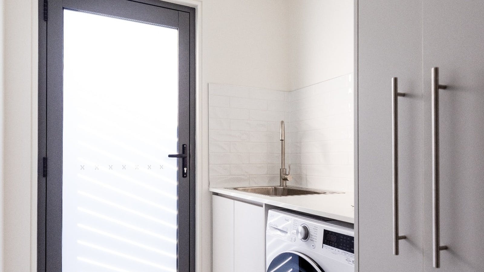 Private laundry facilities with washer/dryer