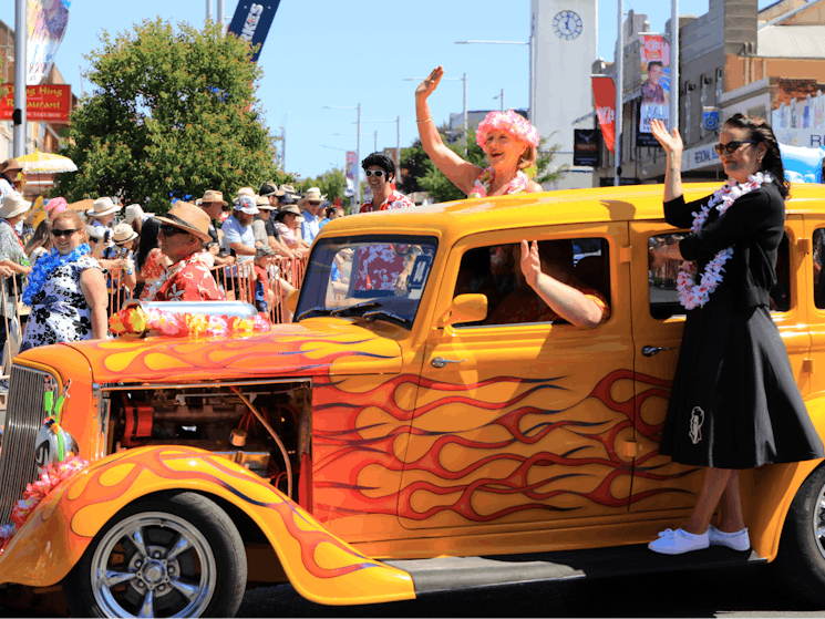 Classic cars is street parade Elvis Parkes Festival