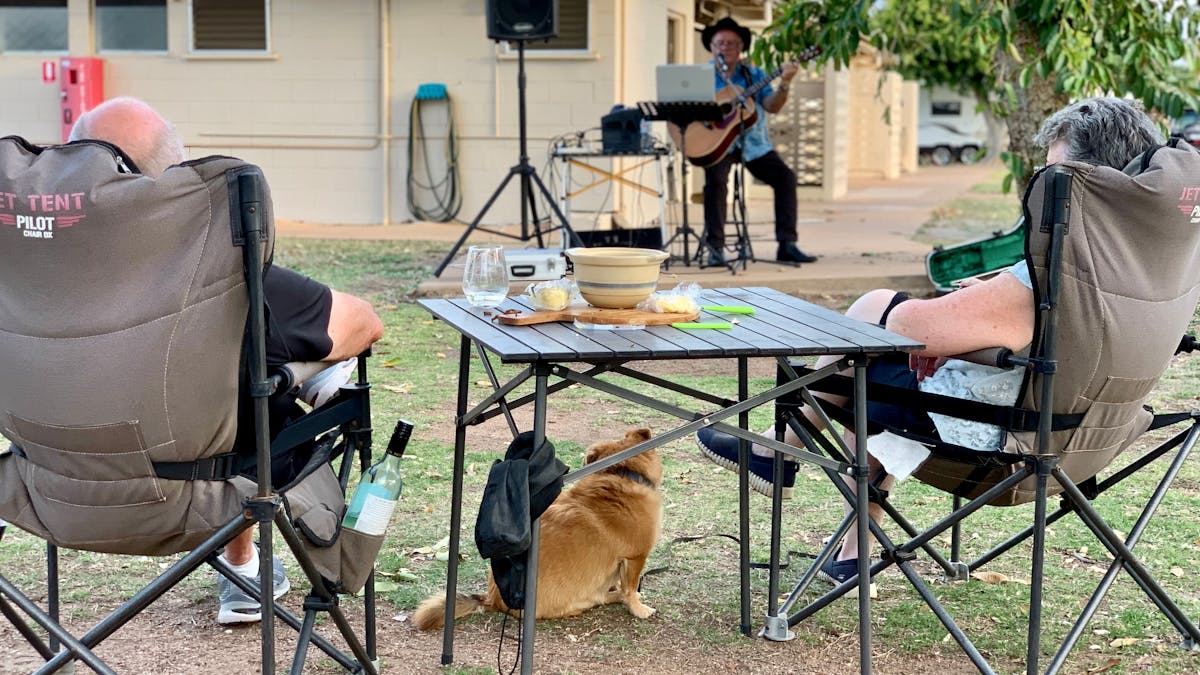 live music entertainment pet friendly
