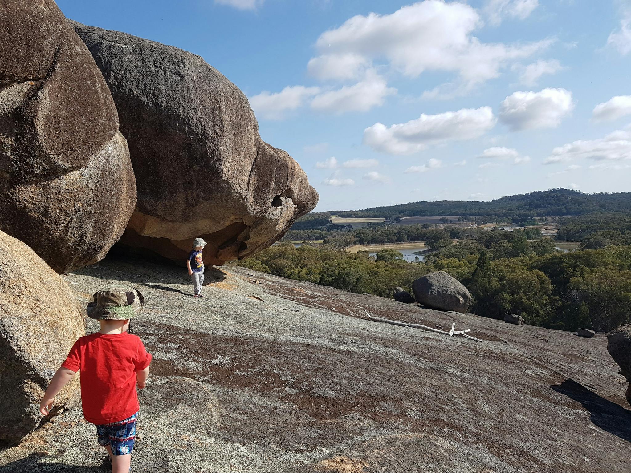 Views of the Granite Belt and Foxbar Falls Campground. Family friendly exploring Views of the Granite Belt and Foxbar Falls Campground. Family friendly exploring
