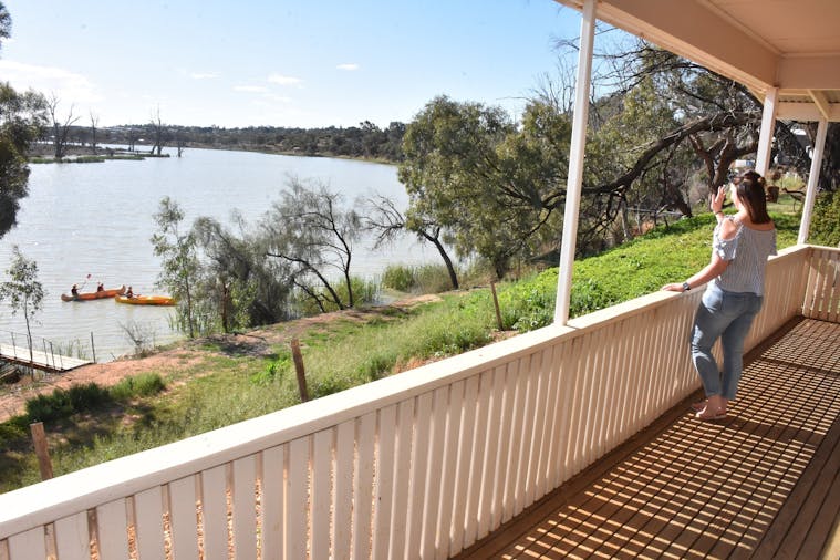 Mundic Waterfront Cottages