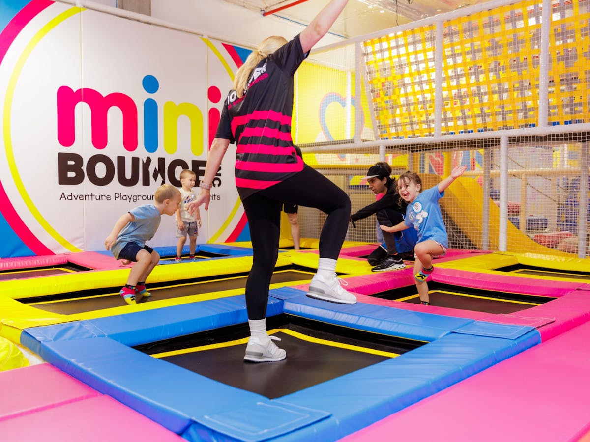 miniBOUNCE Hosts and Kids miniBOUNCE Hosts and Kids
