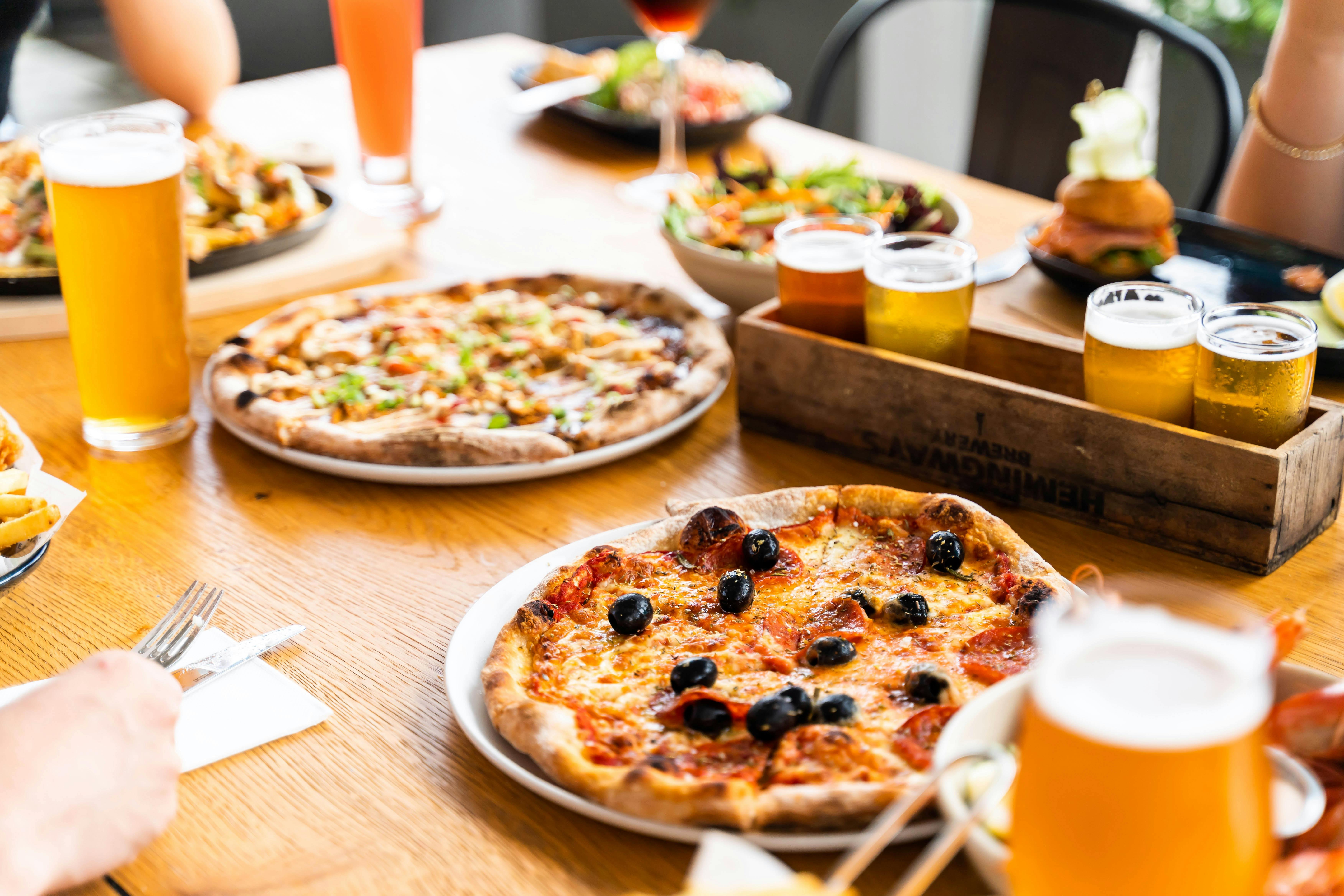 Pizzas & tasting paddle