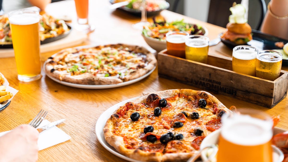 Pizzas & tasting paddle