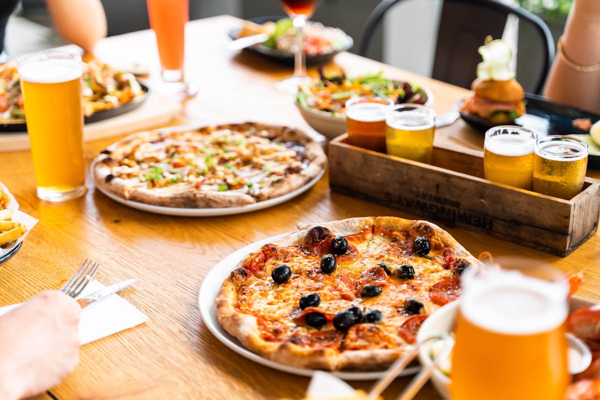 Pizzas & tasting paddle