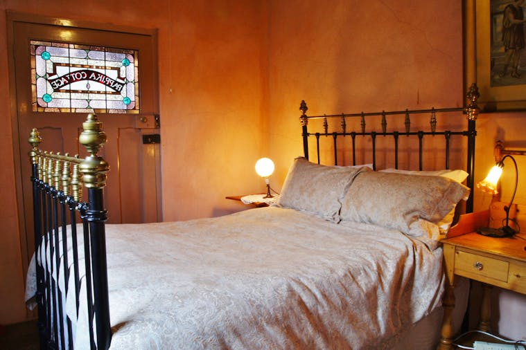 Adelaide Heritage Cottages Paprika Spa Cottage