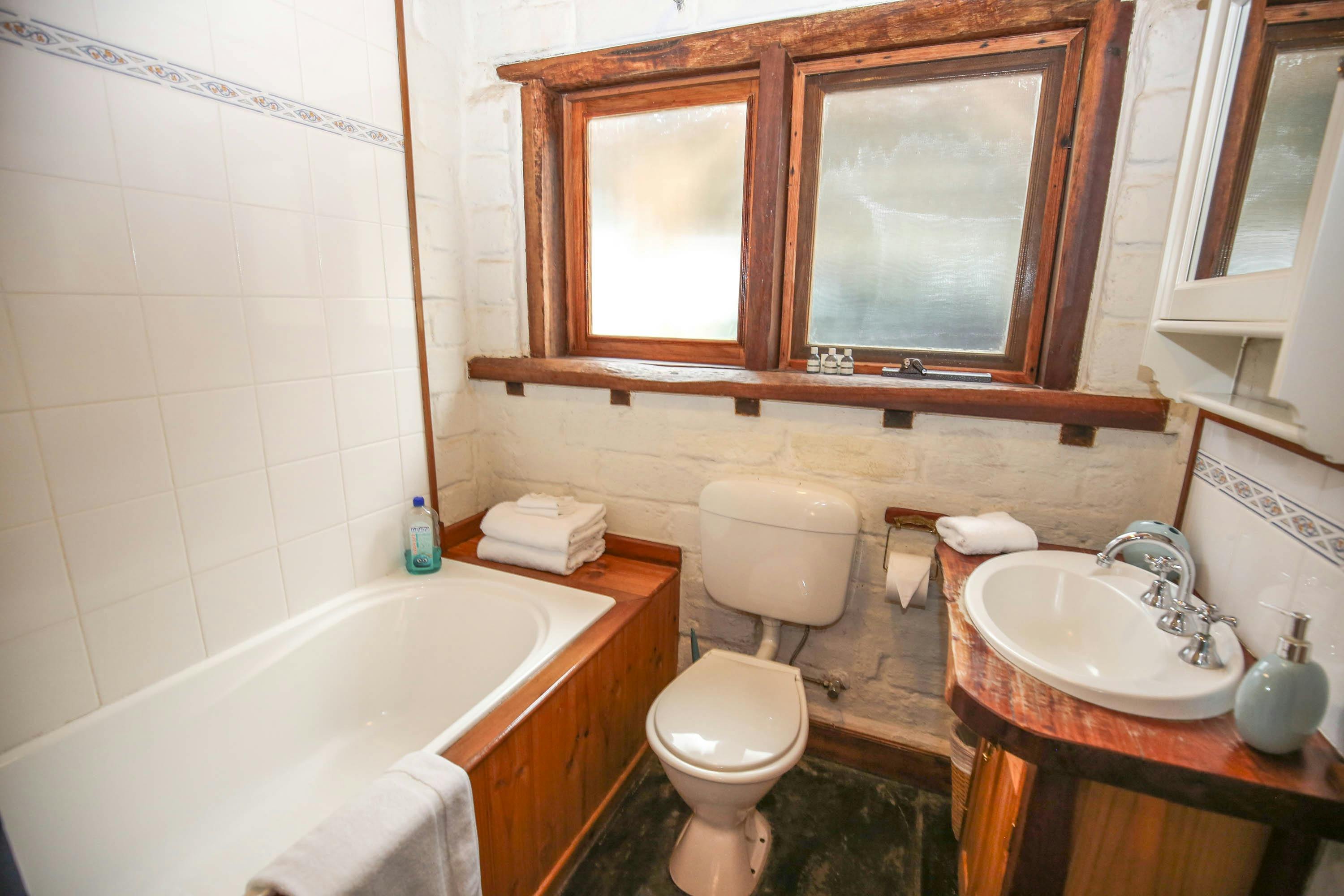 Family Group Couple Accommodation Bright Alpine Valley Getaways