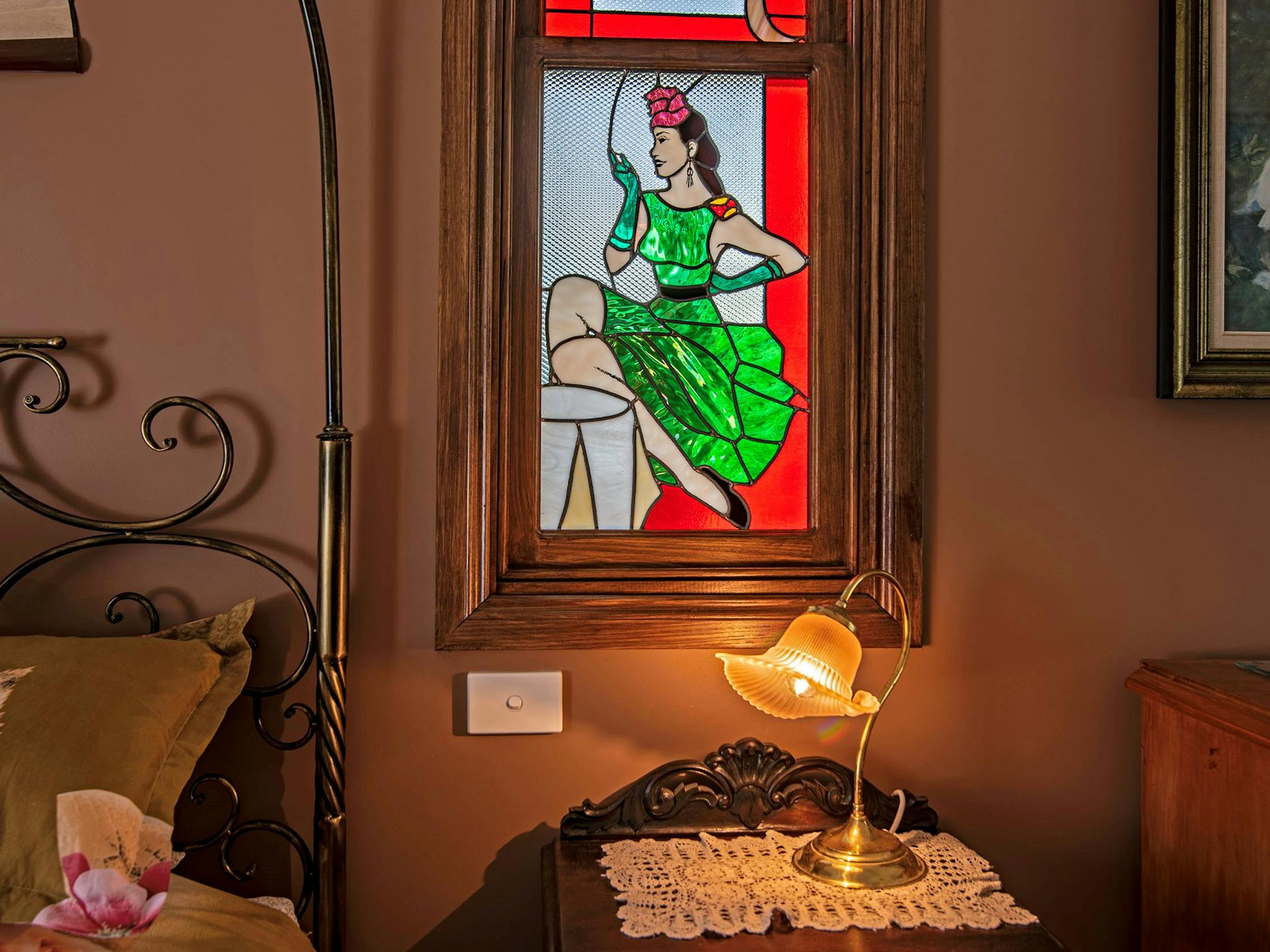 Leadlight windows feature in all of the cottages. These glamour girl leadlights are in Dianella.