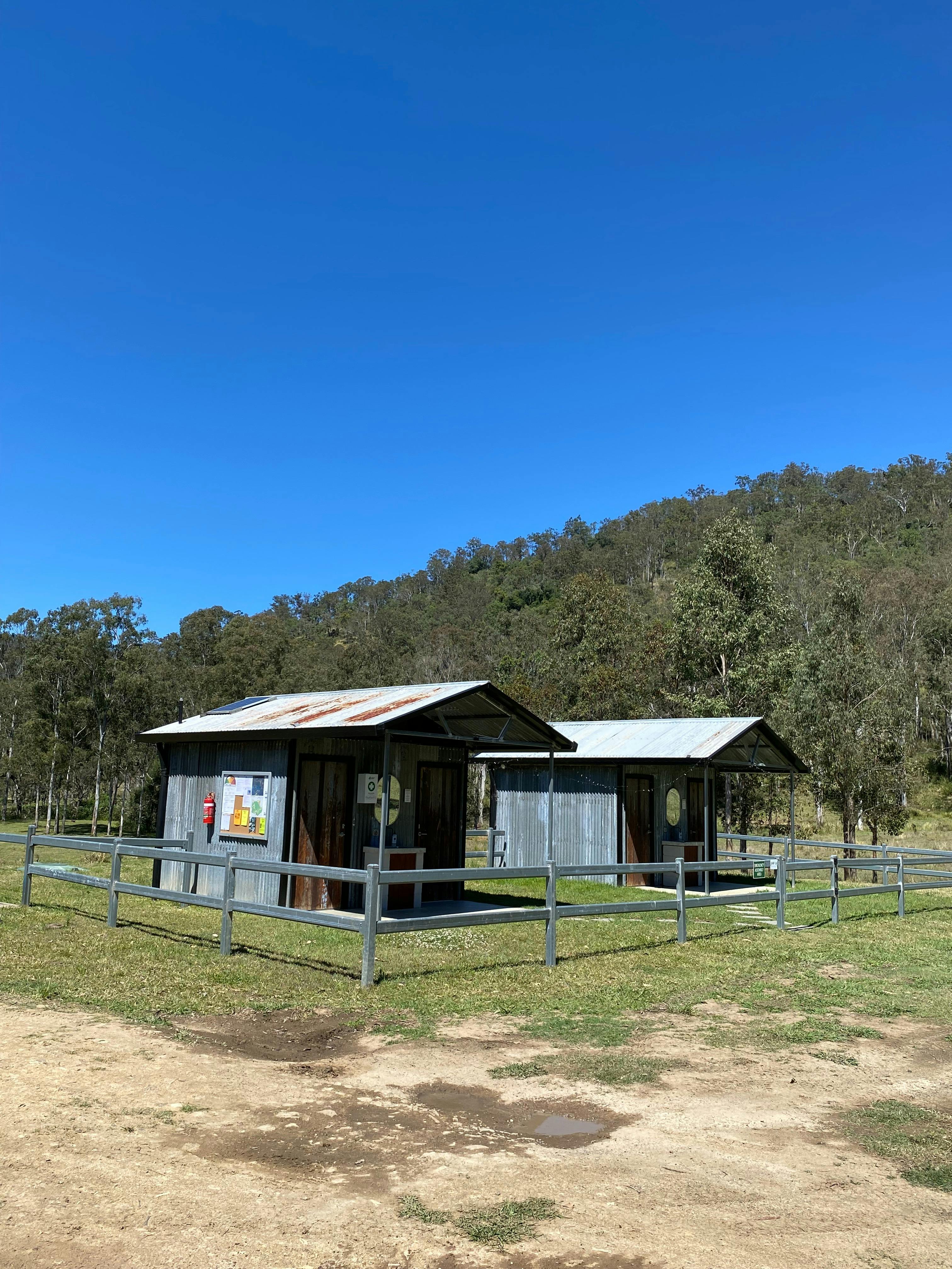클래런스 캠핑장의 화장실 및 샤워 시설