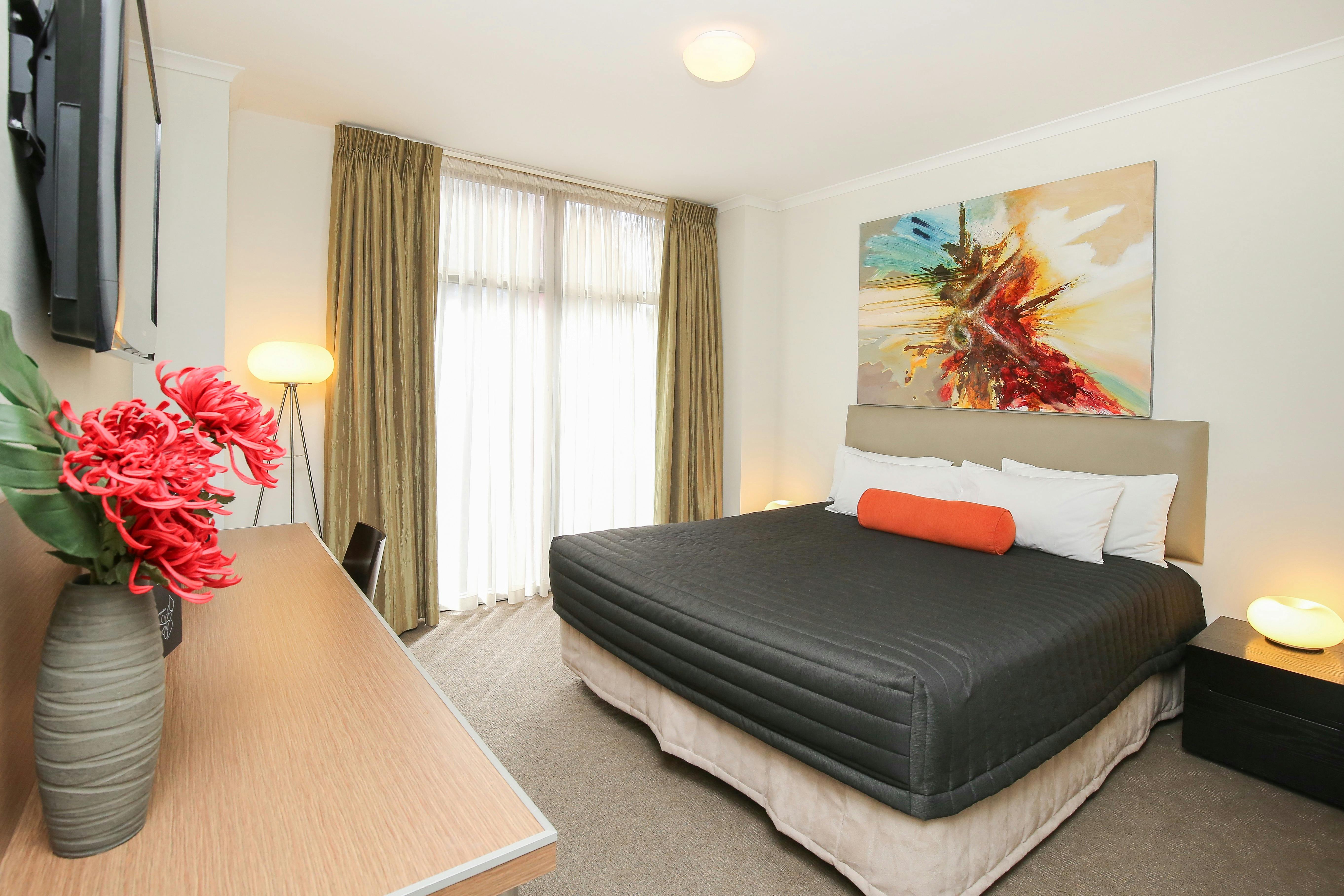 Deluxe One Bedroom - Ontario