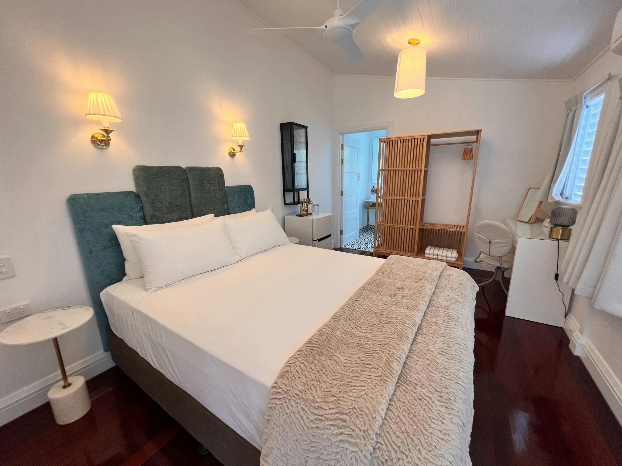 Bedroom6330 Bedroom6330