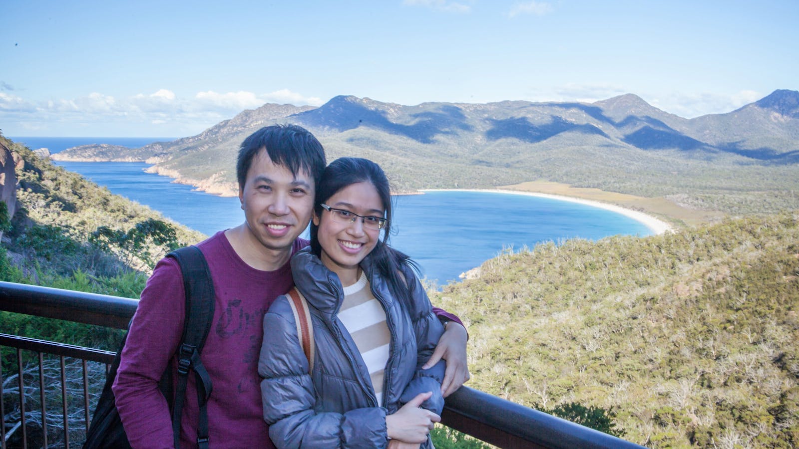 wineglass bay tour, souvenir photo at lookout
