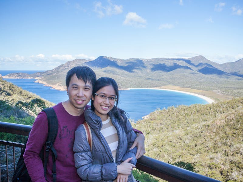 wineglass bay tour, souvenir photo at lookout