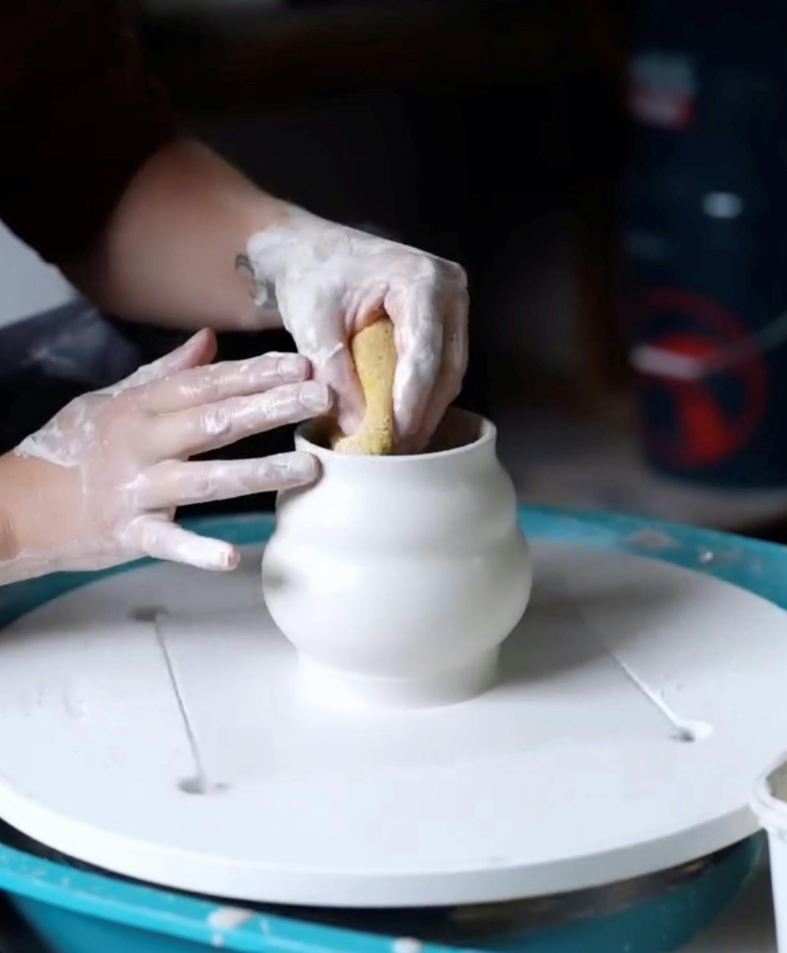 The Great Clay Throw: The Great Clay Throw: Forming Bowls on the Wheel