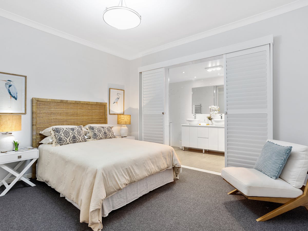 Nell's Place - Main Bedroom