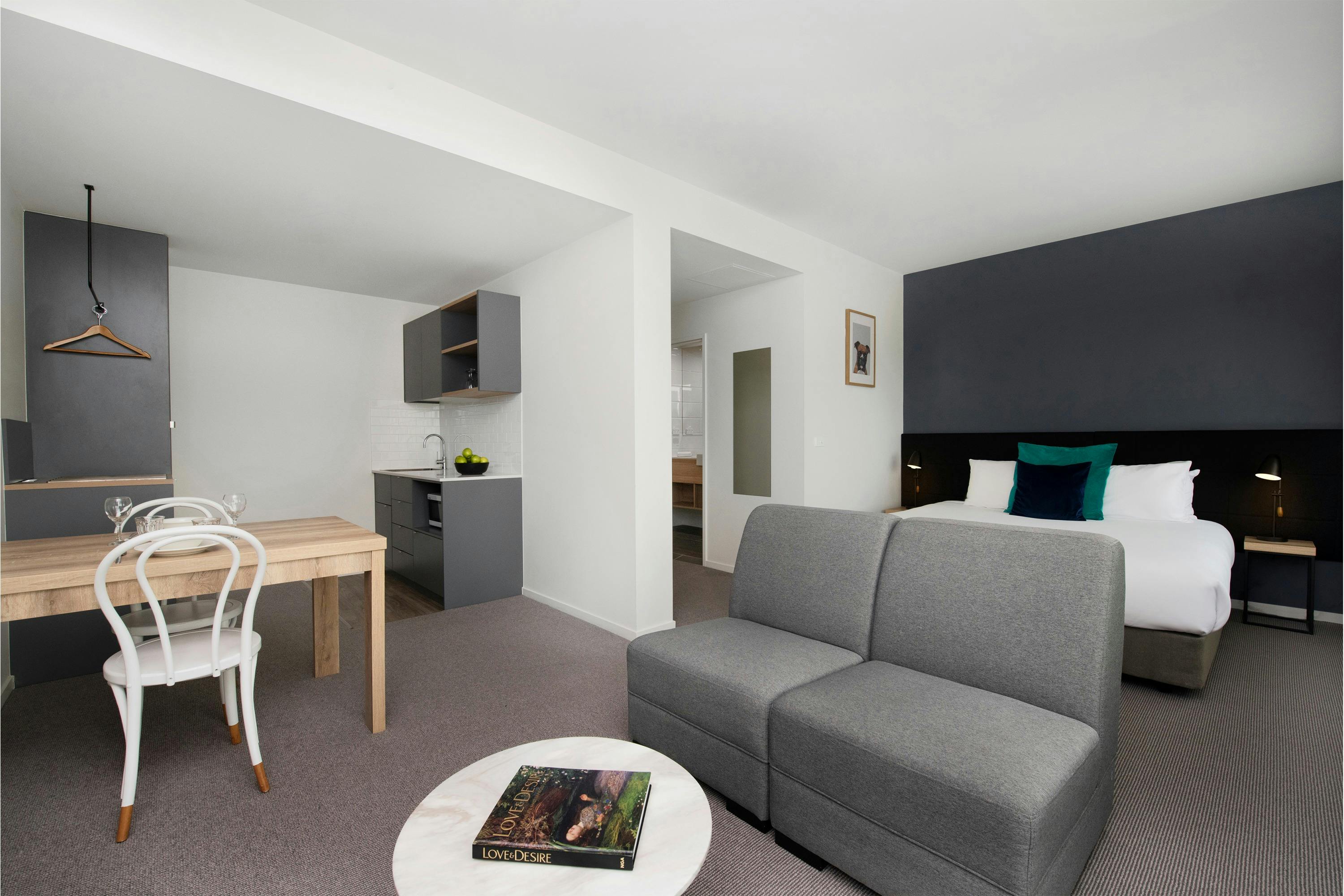 Mantra MacArthur Hotel - 1 Bedroom Suite