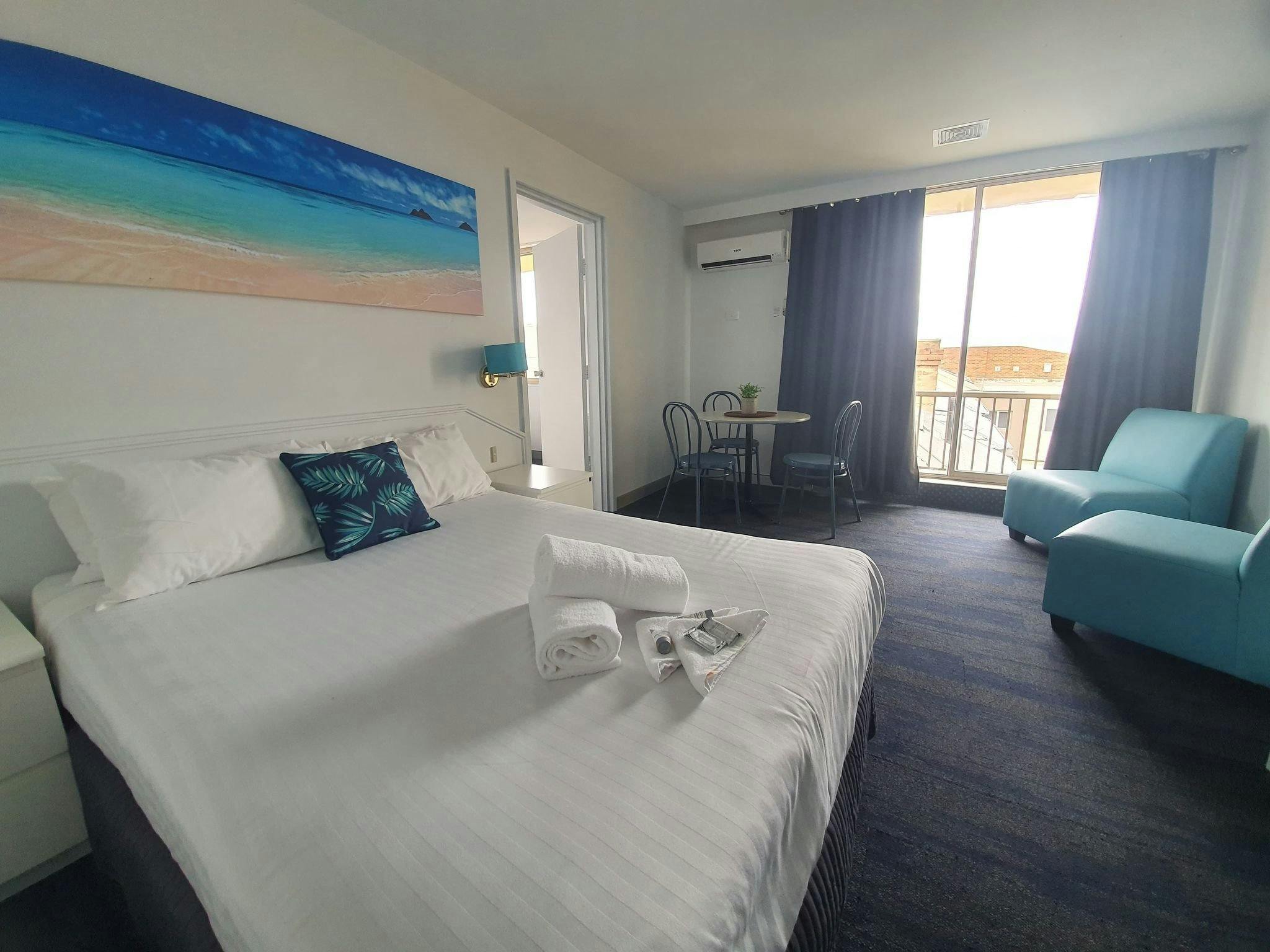 Newcastle Beach Hotel NSW Holidays & Things to Do