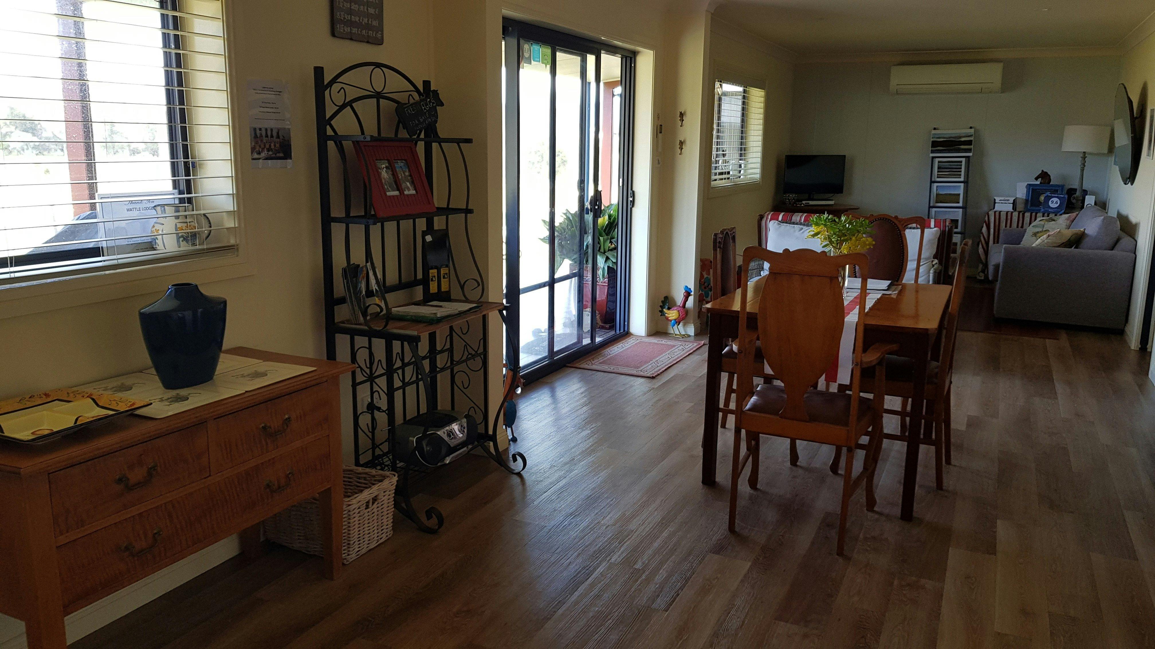 Dining & Lounge area