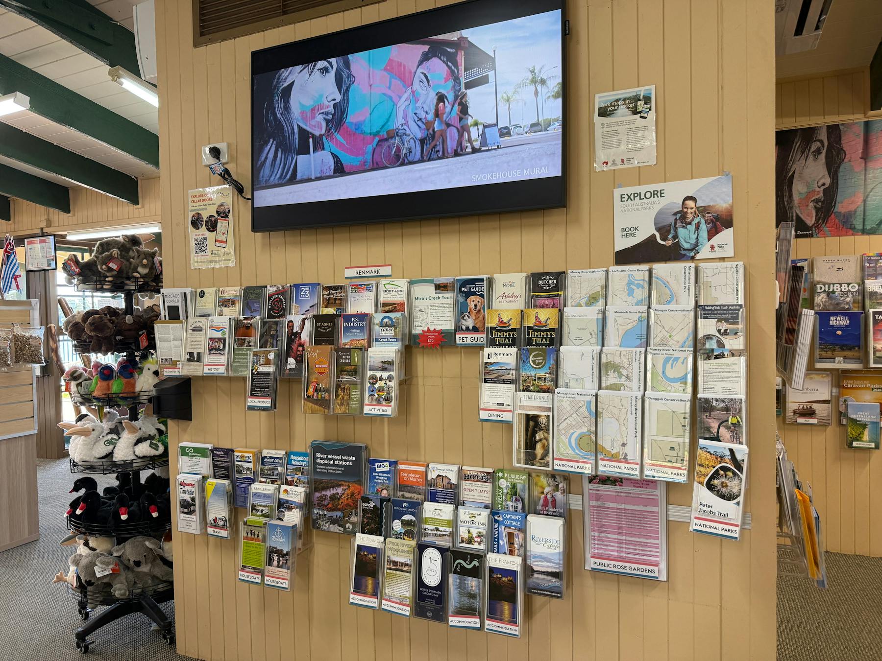 Renmark Brochure Display - Renmark Visitor Centre