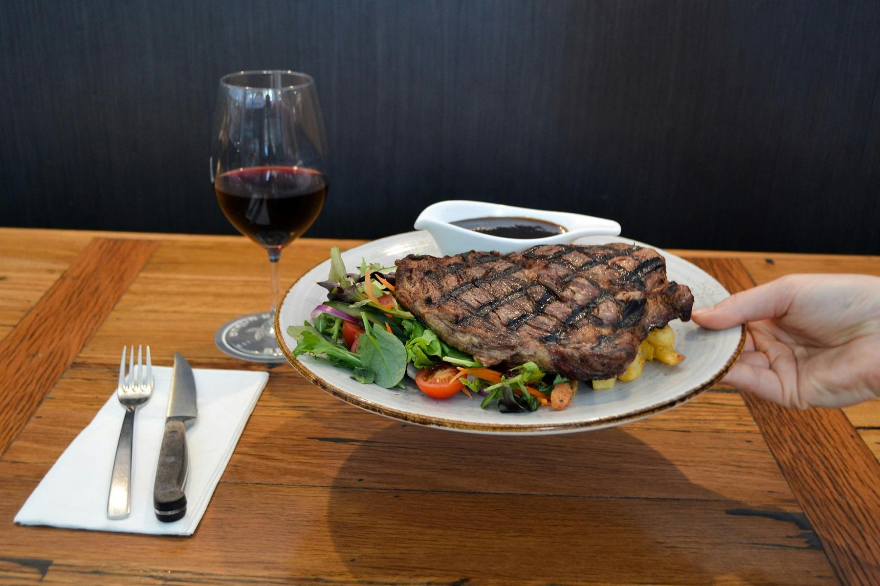 치케인 바 & 그릴