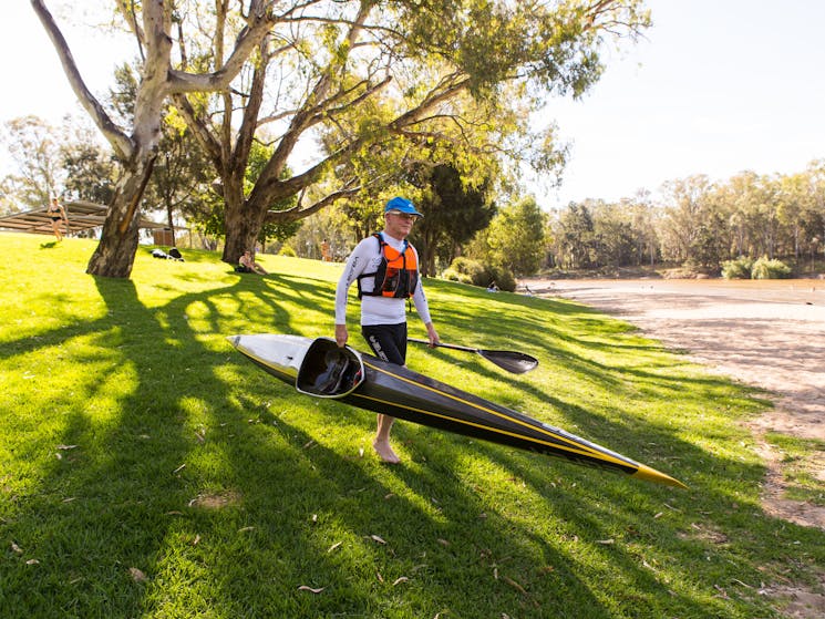 Kayaker at Wagga Beach alongside the Murrumbidgee River