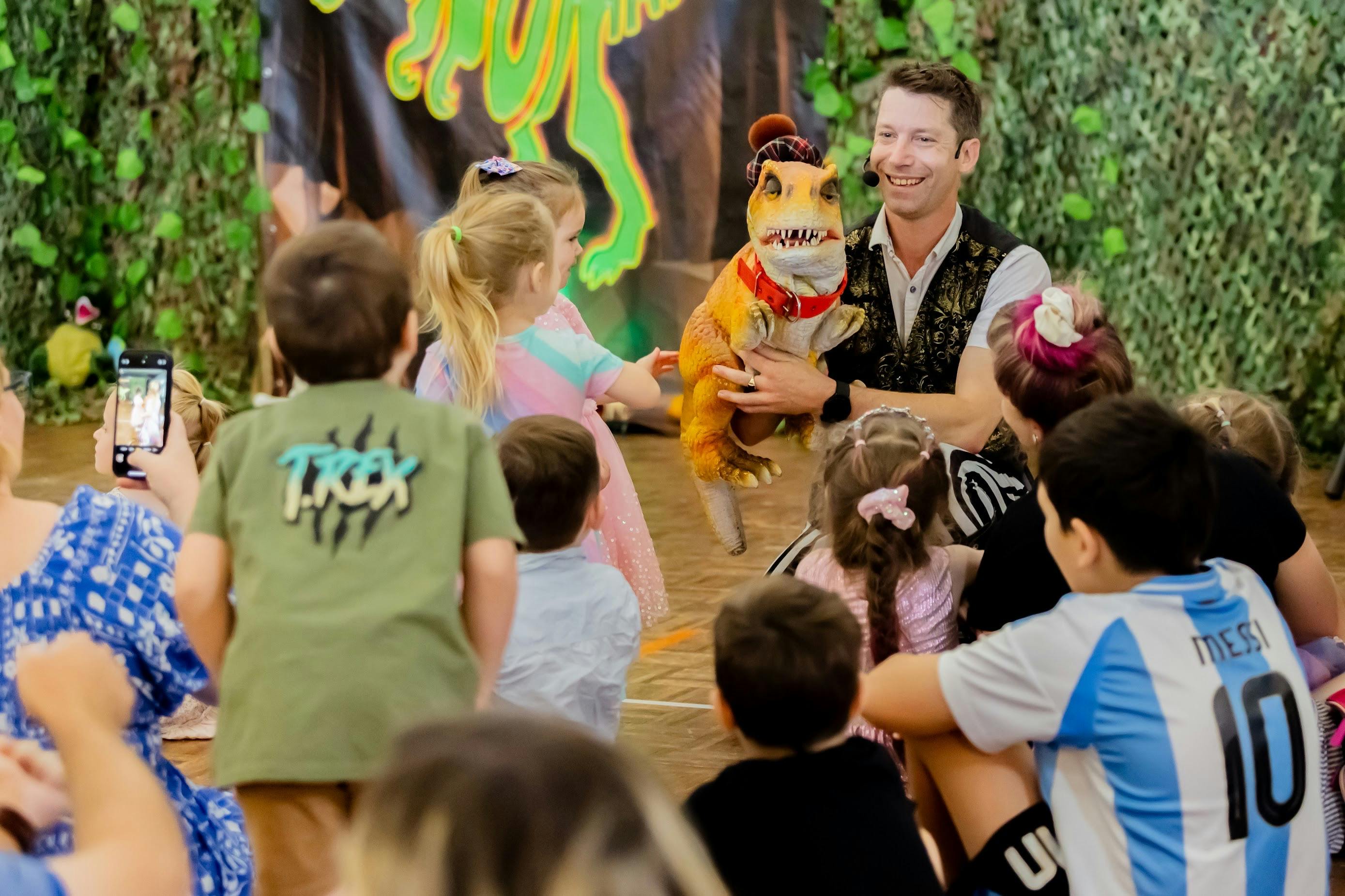 Baby Dinosaur Show - Narrandera Ex Servicemans Club