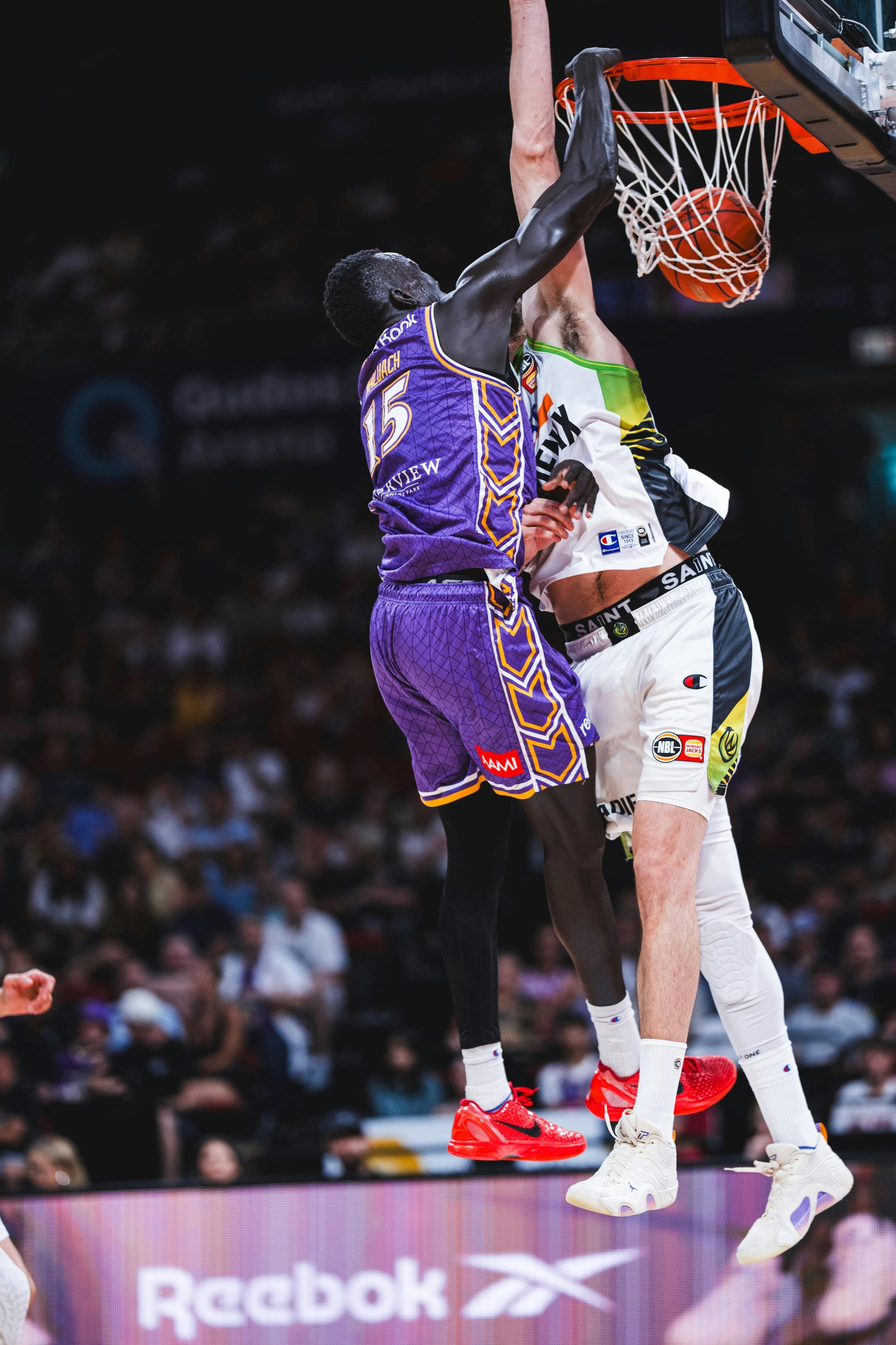 Makuach Maluach dunking in game against S.E Melbourne Phoenix