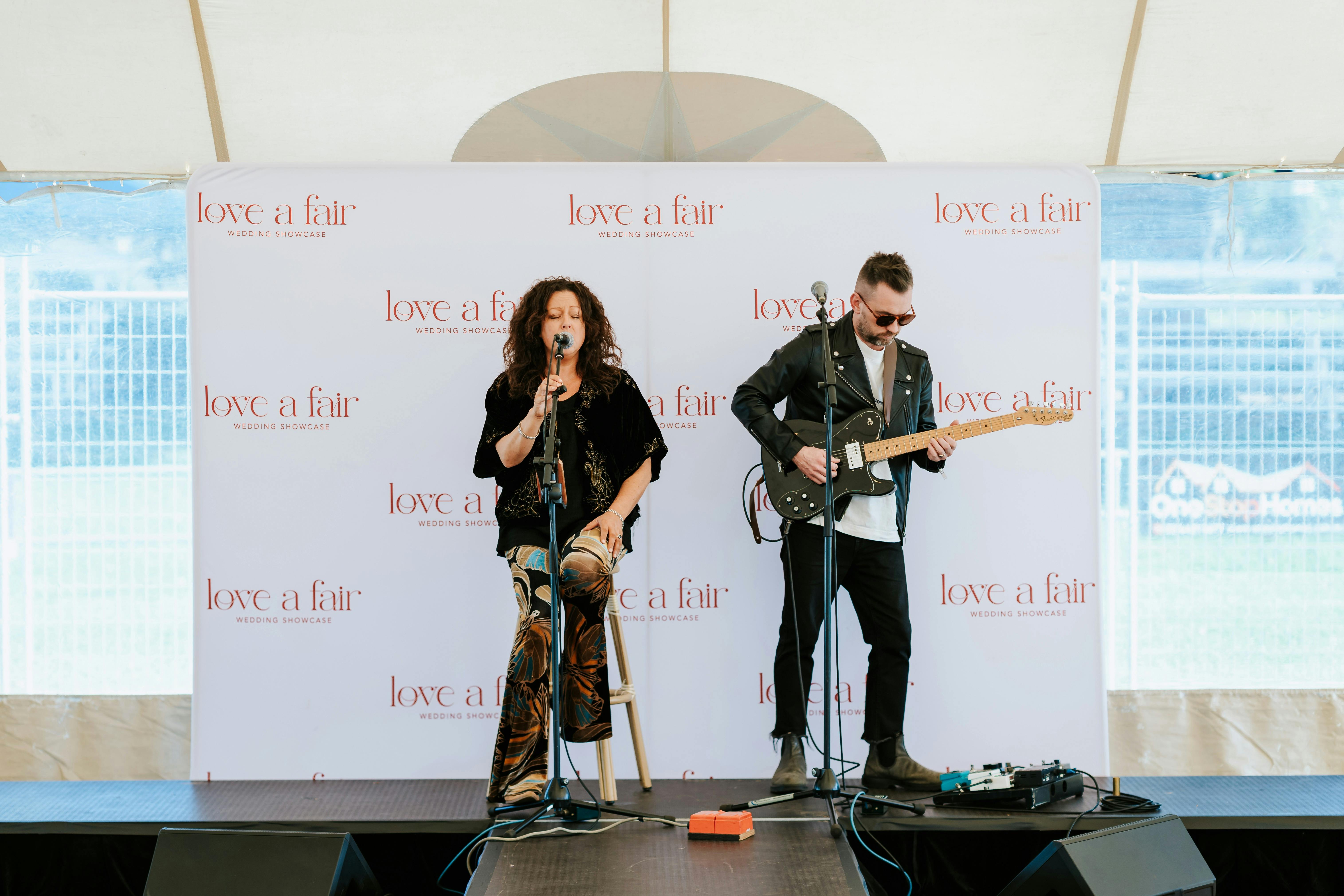 Tillee Music playing live music