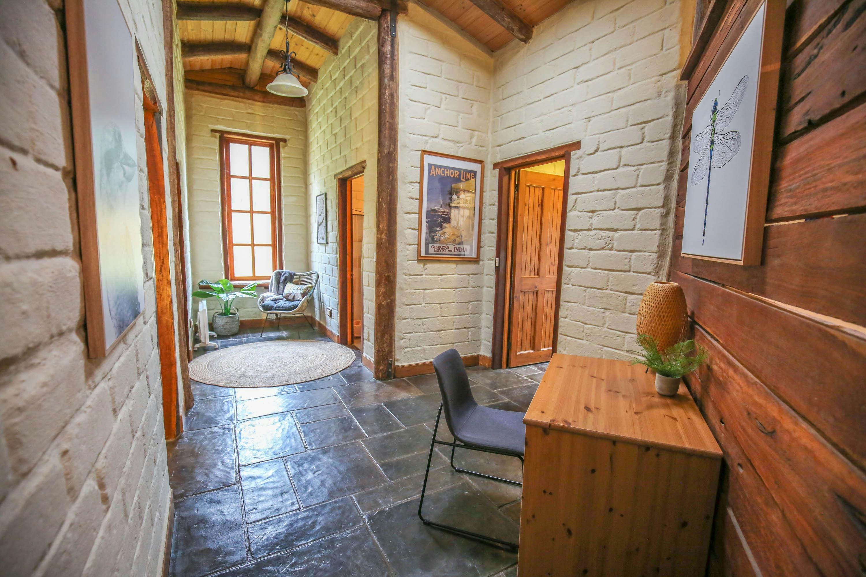 Family Group Couple Accommodation Bright Alpine Valley Getaways