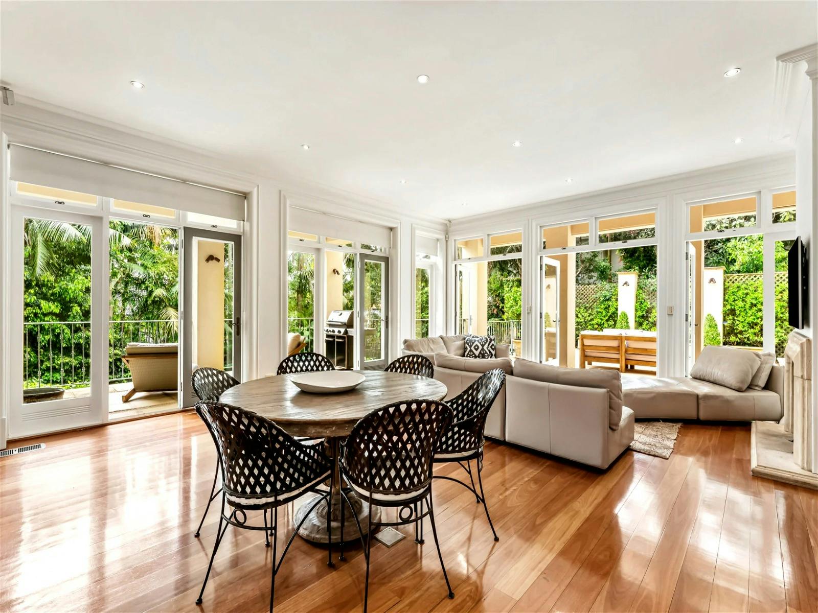 Meticulously built to offer an ideal modern family lifestyle, comfort and space is in abundance