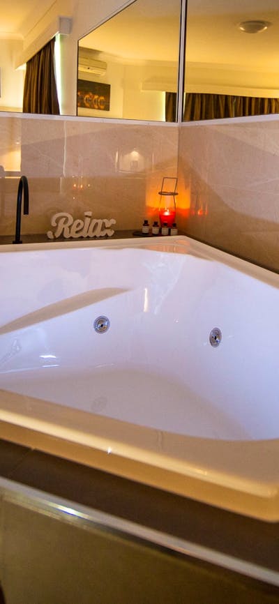 Deluxe Spa Room