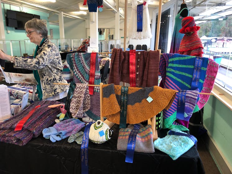 Display of knitted garments