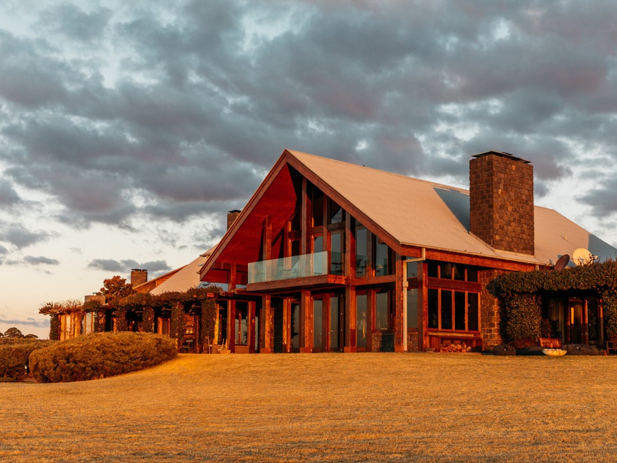 Spicers Peak Lodge External