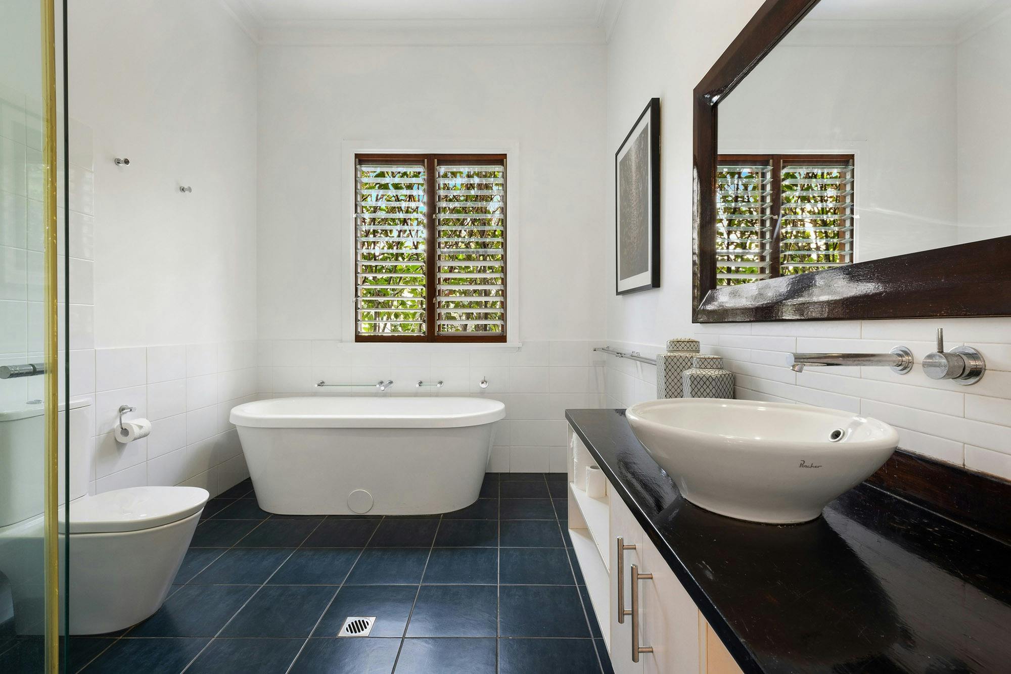 Margaret - Byron Bay - Bathroom b