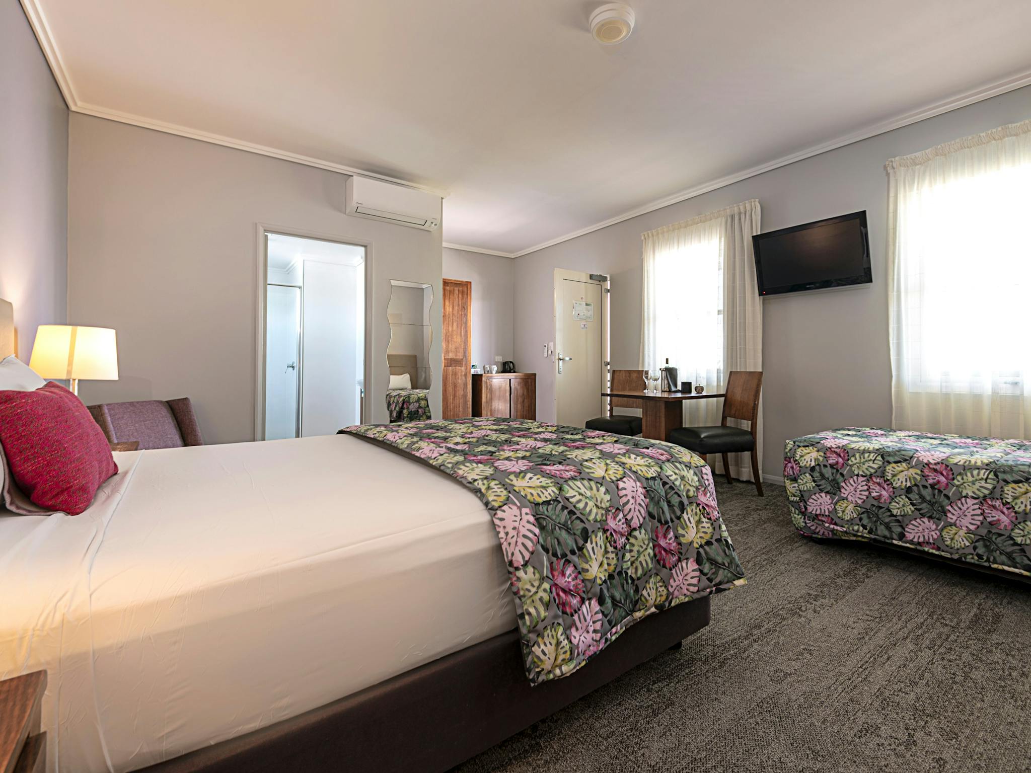 Queen Bed and Long Single Bed Queen Bed and Long Single Bed