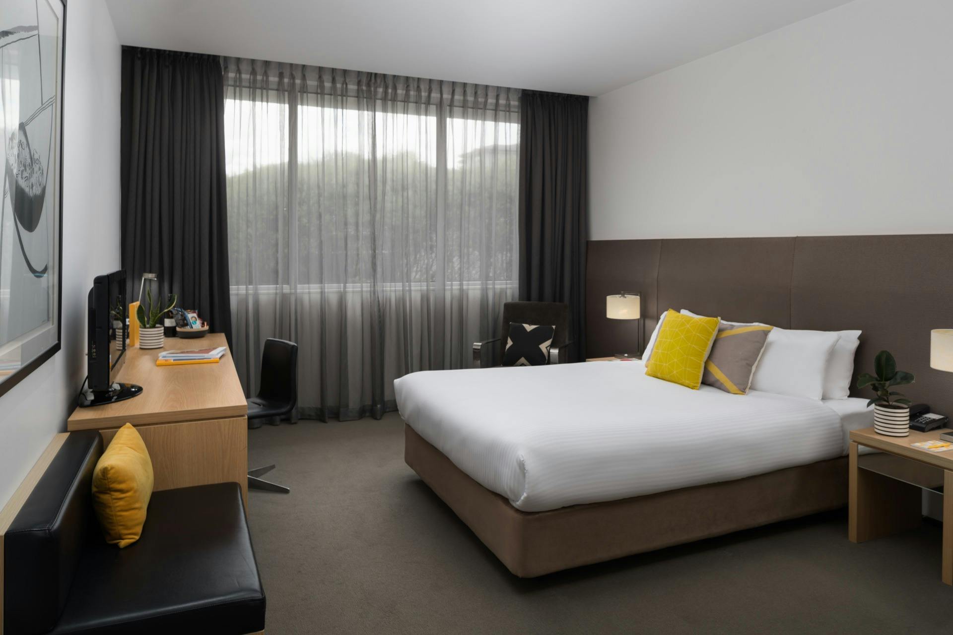 Deluxe Room Queen