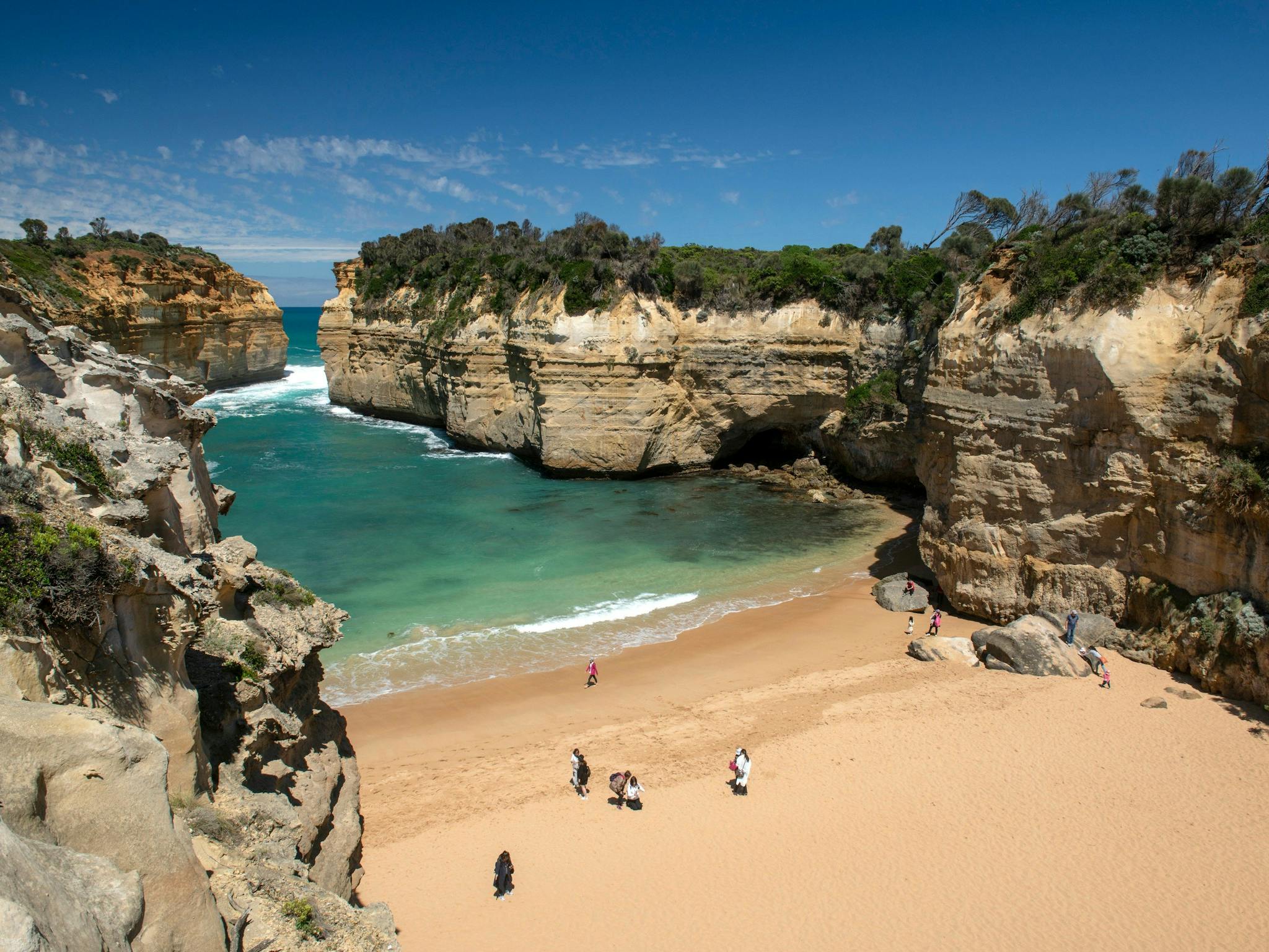 Autopia Tours - Great Ocean Road Loch Ard Gorge Beach