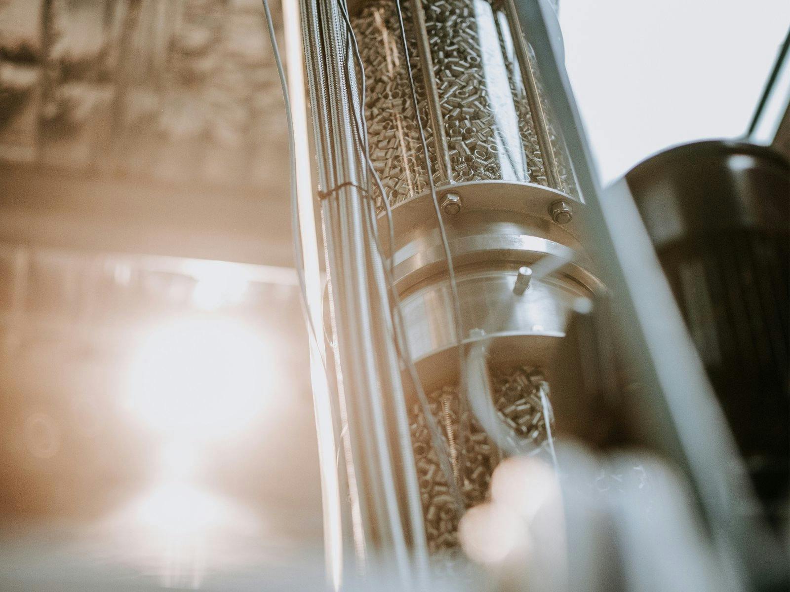 Column filled with packing springs