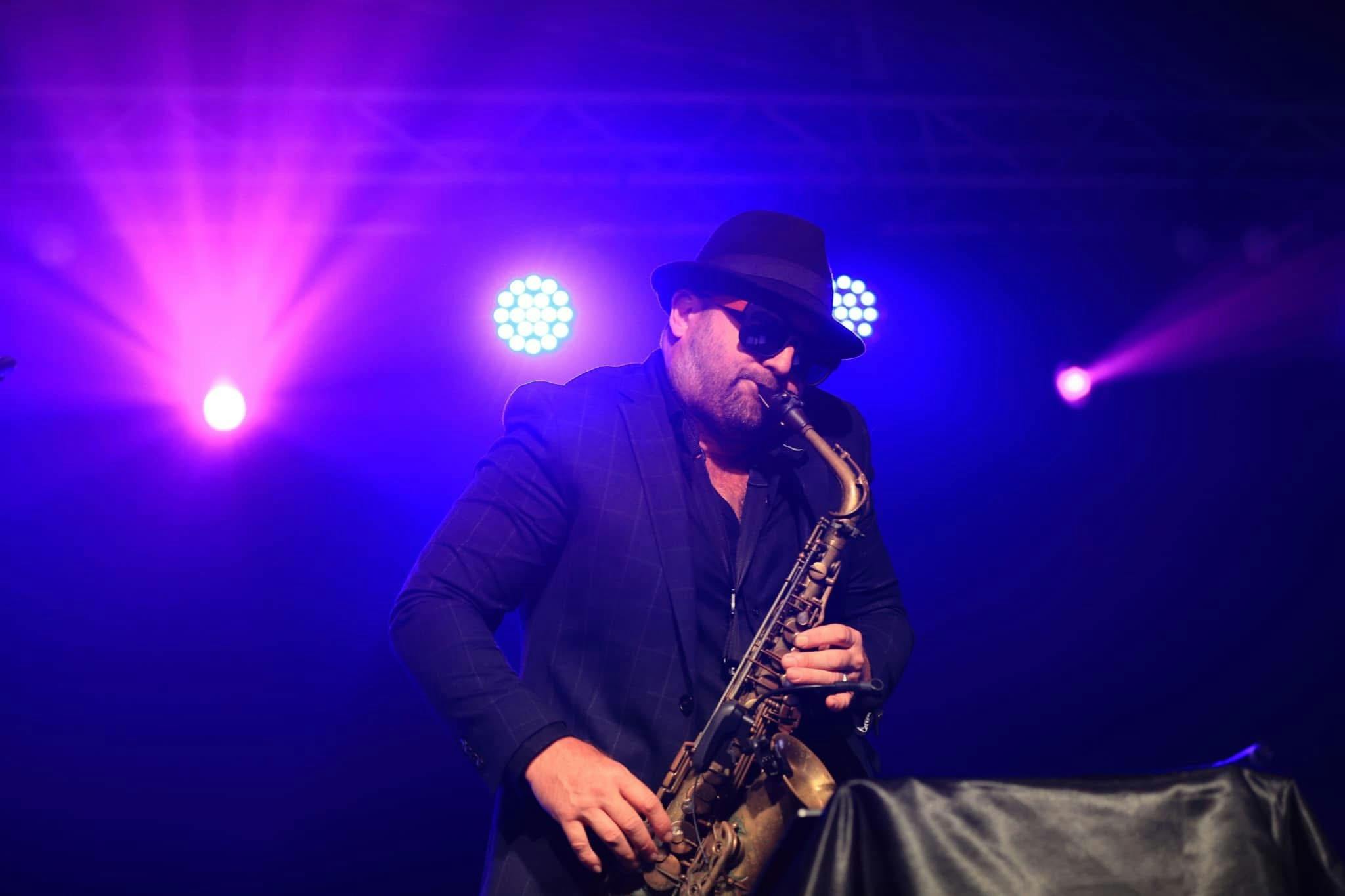 SAX on the deck Ι Troy Stevens SAXMAN Ι Nom Nom Kitchen at Greg Cooley Wines