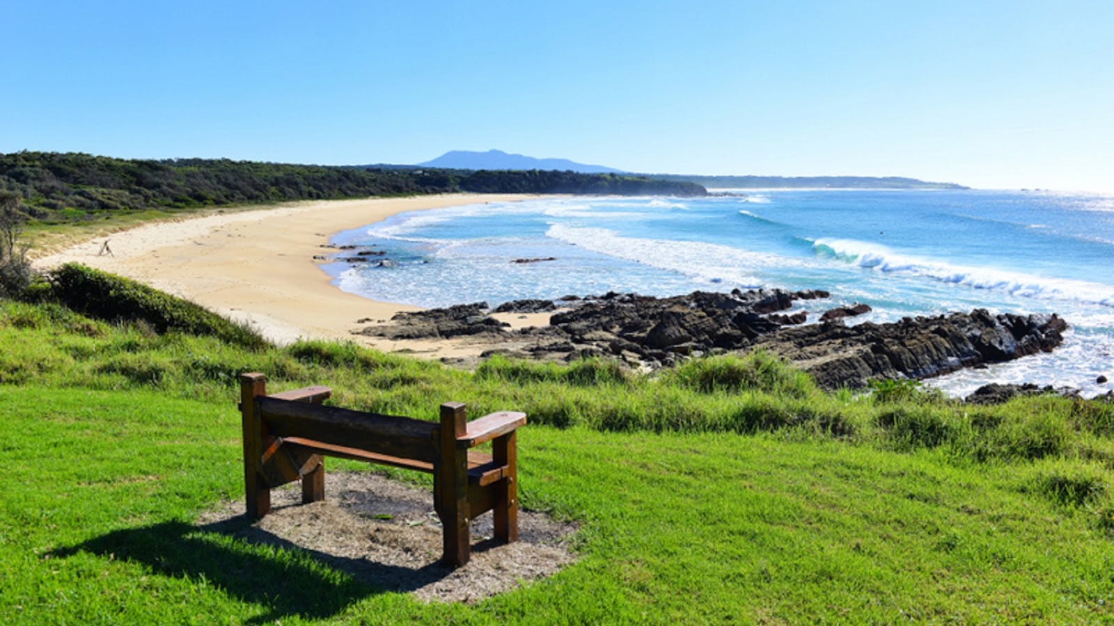 Cuttagee Beach and Lake