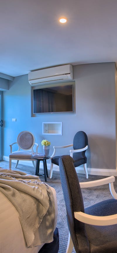 Spacious bedroom featuring a sitting area and a private balcony