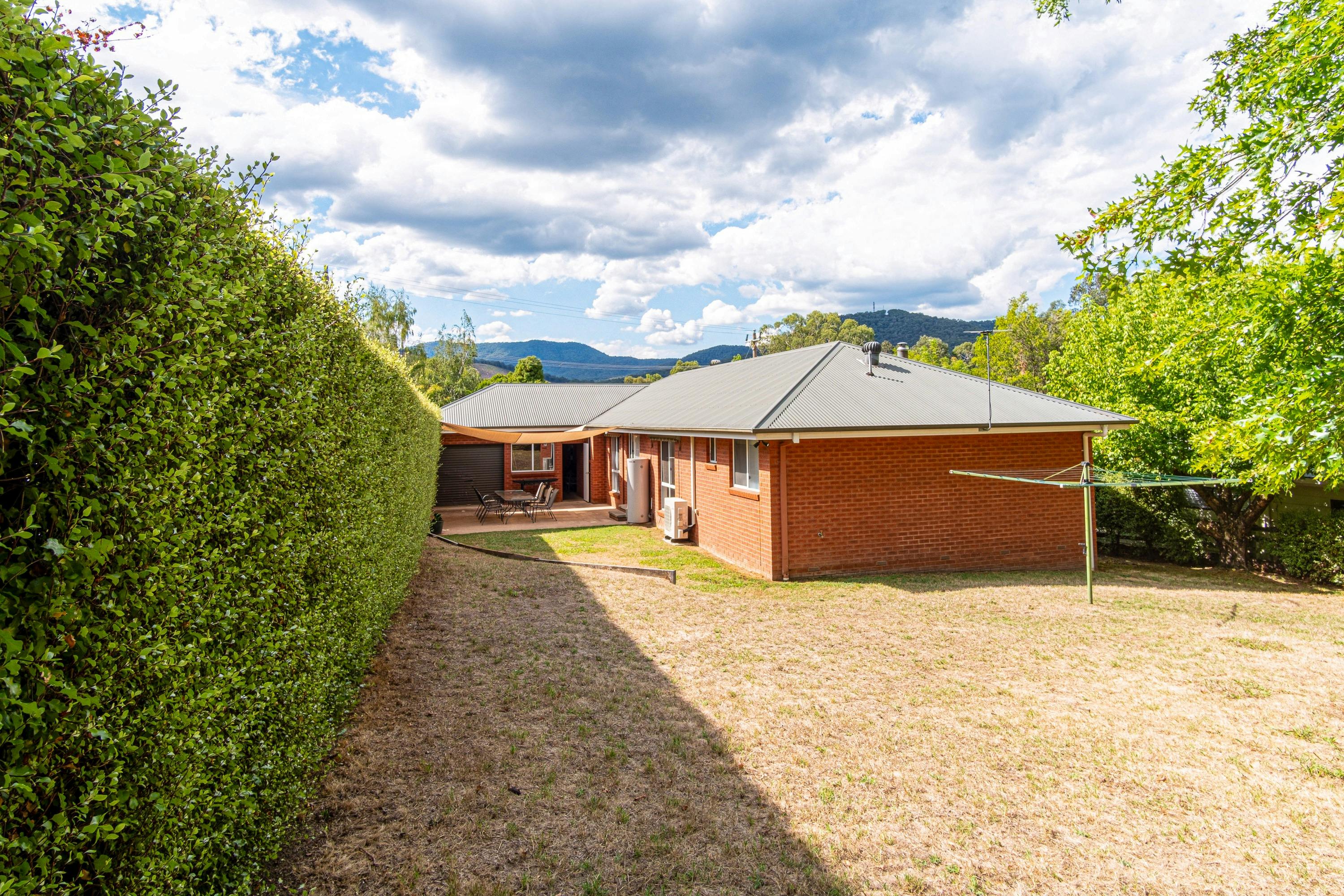 Backyard at Hargreaves House with Alpine Valley Getaways